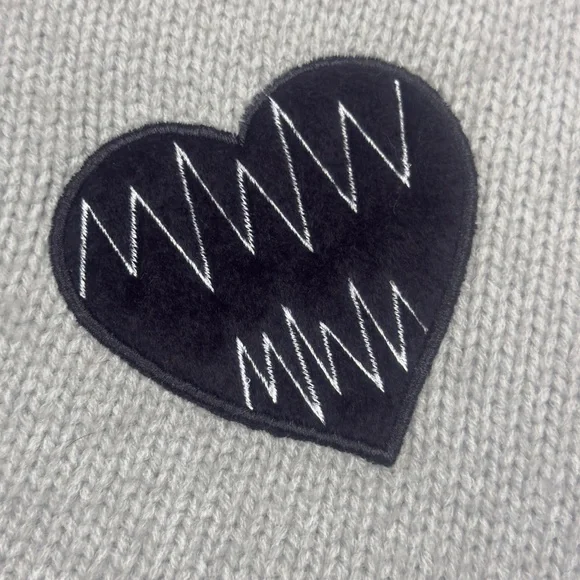 Chicwish Light Gray Embroidered Black Heartbeat Pullover Sweater Small Medium - Picture 5 of 9